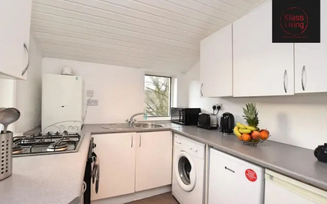 One Bedroom Apartment by Klass Living Serviced Accommodation Coatbridge - Whifflet Park Apartment With Wifi  and Parking