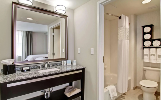 Hampton Inn & Suites Cincinnati-Downtown