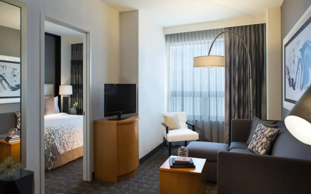 Renaissance Chicago O'Hare Suites Hotel