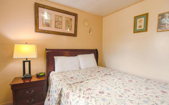 Sunflower Motel