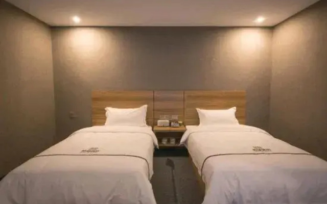 Zhenning Qianyi Hotel