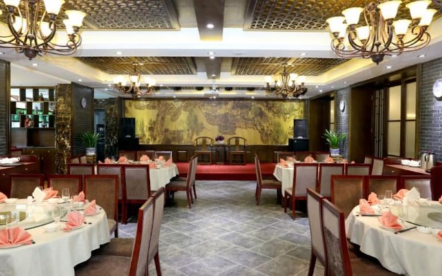 Jiali Holiday Inn Yingmenkou Branch