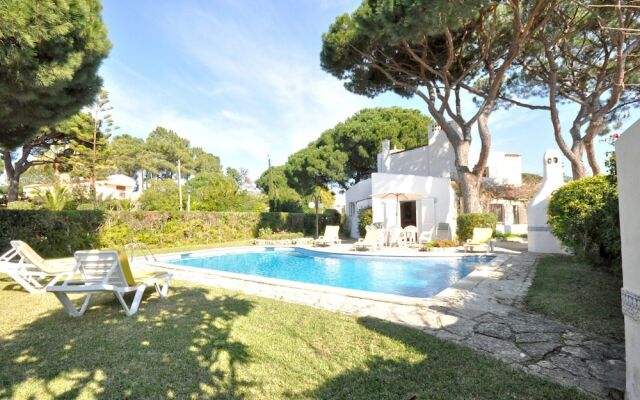 Beautiful Villa With Private Swimming Pool Near the Center of Vilamoura