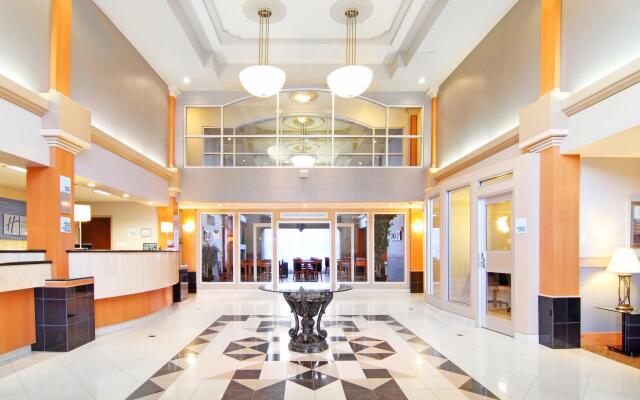 Holiday Inn Express Hotel & Suites Calgary S-Macleod Trail S by IHG