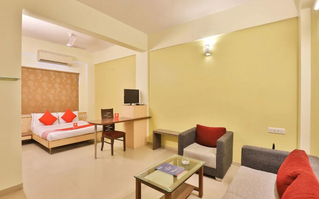 OYO 11718 Hotel Shivarth