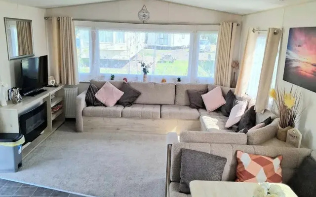 Forget-me-not Stays Holiday Caravan- 3 Bedrooms