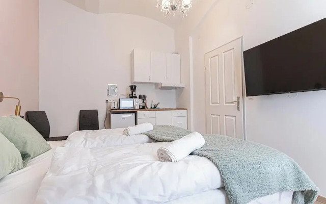 Comfy Barrier Free Studio Westbahnhof