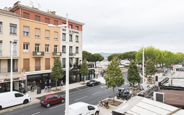 APPARTEMENT 1 NEUF sur le port à coté de la plage