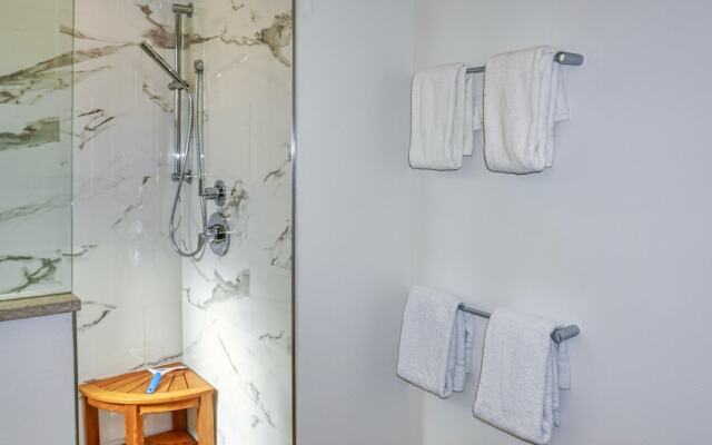 Pass-A-Grille Luxury Waterfront 612 by TechTravel