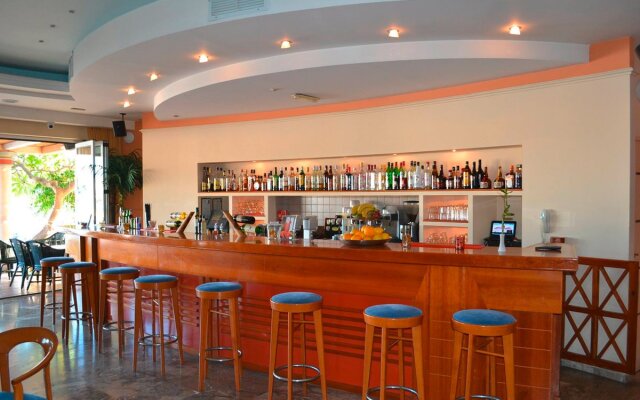 Astron Hotel