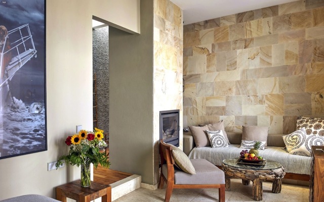 The Giri Residence Hotel & Spa