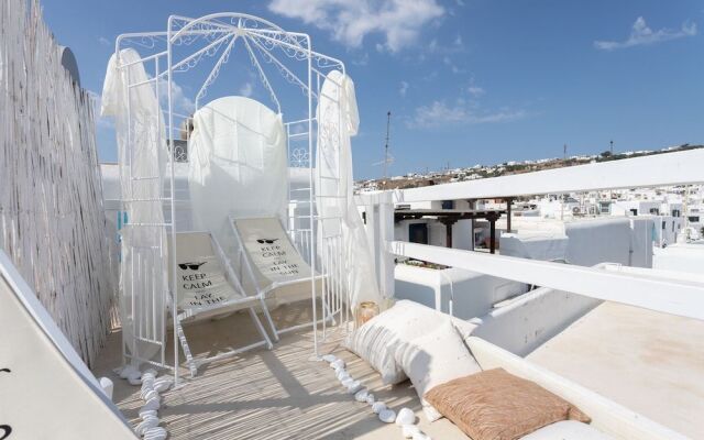 aniko suites Chora