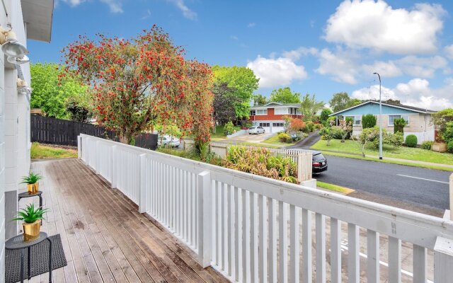 Sunny Three Bedroom Pakuranga Delight