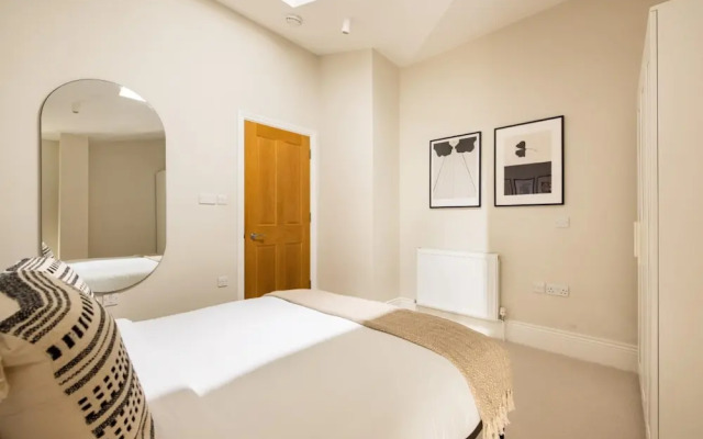 The Tooting Hideout - Dazzling 3bdr Flat With Balcony