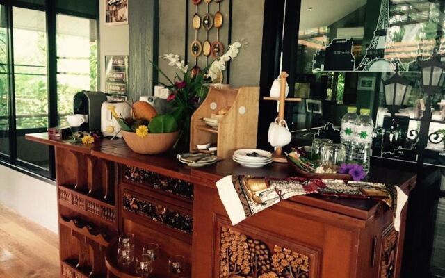 Baan Alisa Bed and Breakfast