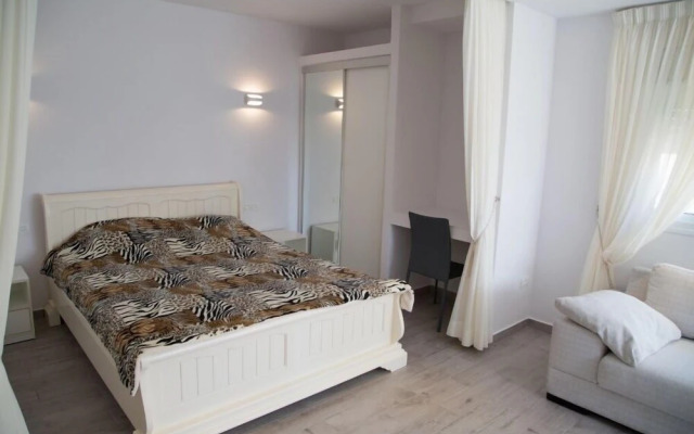 The Seasons Beach Design Studio Sea View