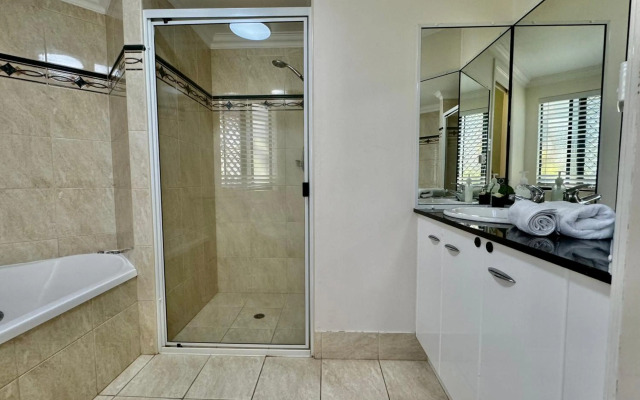 Lighthouse Apartments on The Strand - 2