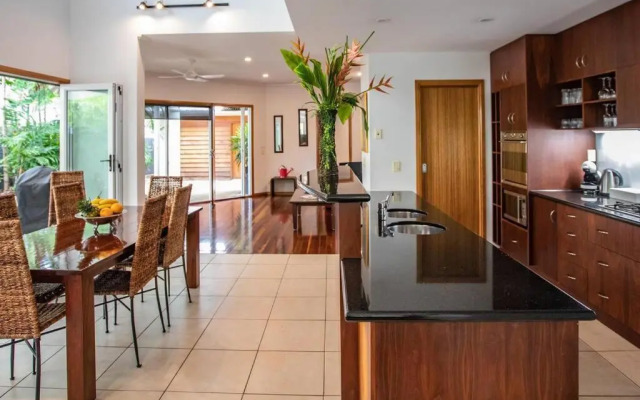Four Mile Beach Retreat