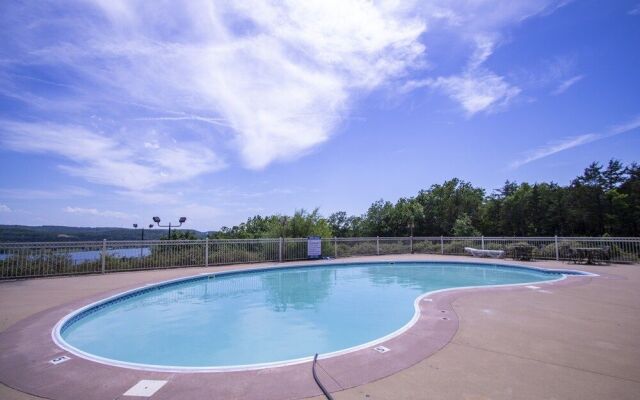 Afternoon Delight 2 Bedroom Condo by Redawning