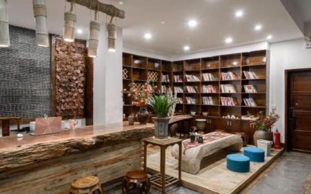 Floral Hotel Fenghuang Xinsu View