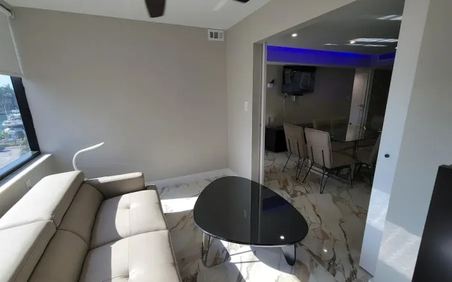 Alexander 521 3 Bedroom Apts by RedAwning