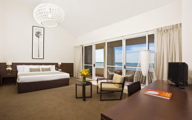 Cairns Harbourside Hotel