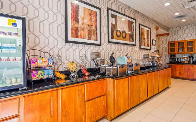 Best Western Plus Rose City Conference Center Inn