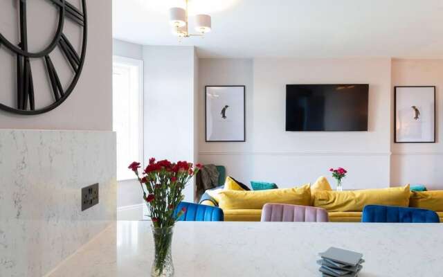 Beachfront Escape & Wow Sea Views, Luxury Retreat