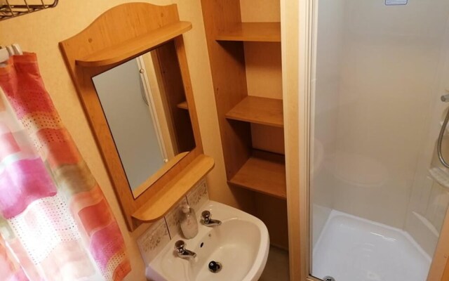 Delightful 3-bed Caravan With Fireplace, Wifi, BBQ