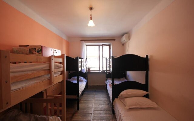 Center Hostel and Tours