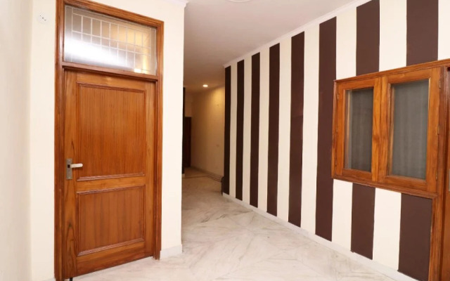 Capital O 15124 Vizima Crossroad