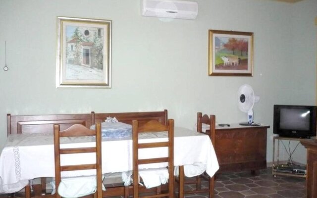 Apartment With one Bedroom in Moneta, With Furnished Balcony - 600 m F