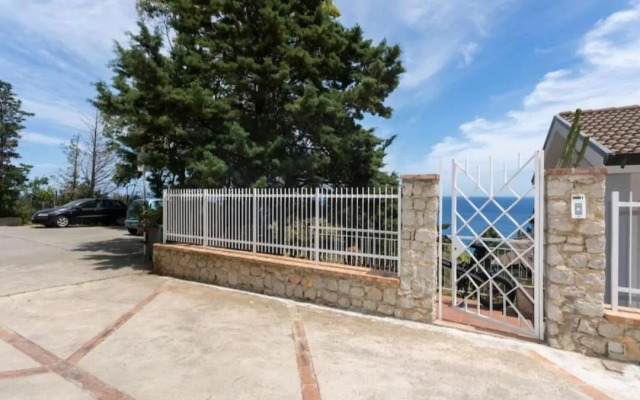 Villa's apartment on the beach, swimming pool A/C