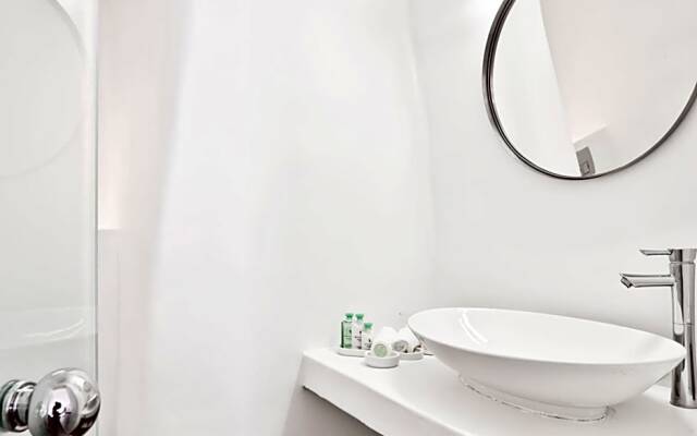 Kirini Suites & Spa Hotel