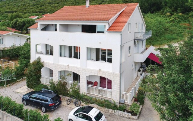 Stunning Home in Kuciste-perna With Wifi and 2 Bedrooms