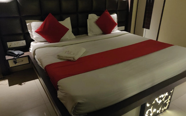 OYO 13063 Hotel Rahul