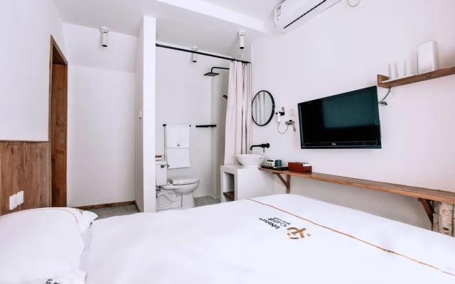 VINAWHISPER Boutique Hotel