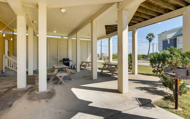Pet-friendly Galveston Home w/ Wraparound Deck