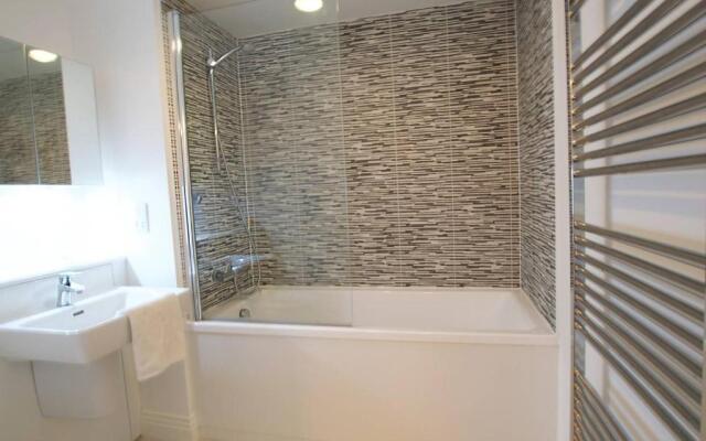 ALTIDO Bright City Centre 2bed, 2bath with Free Parking