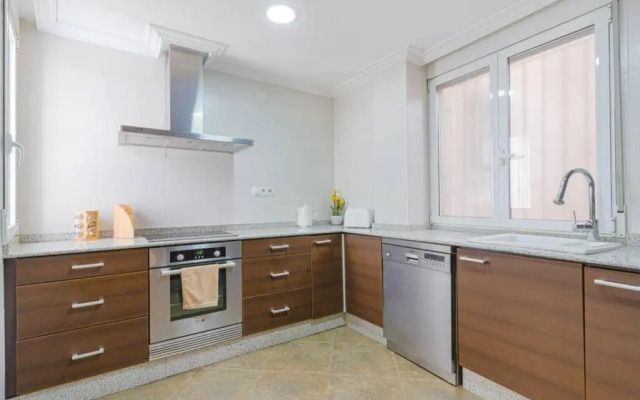 Balmes Flat, 2BDR - central market and city hall