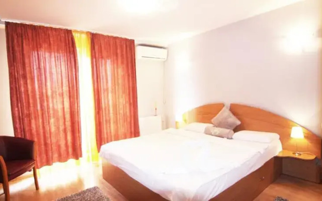 Domino 2BD Apartment Unirii Square