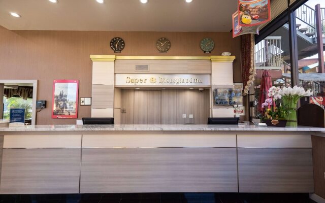 Super 8 Anaheim Disneyland Drive