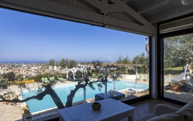 Villa Retreat With Mesmerizing sea View