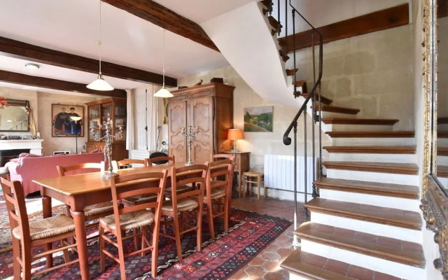 Modern Mansion in Machemont with Private Garden