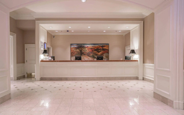 La Grande Residence at the Sutton Place Hotel