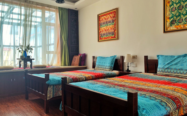 Shangri-la Linglong Inn