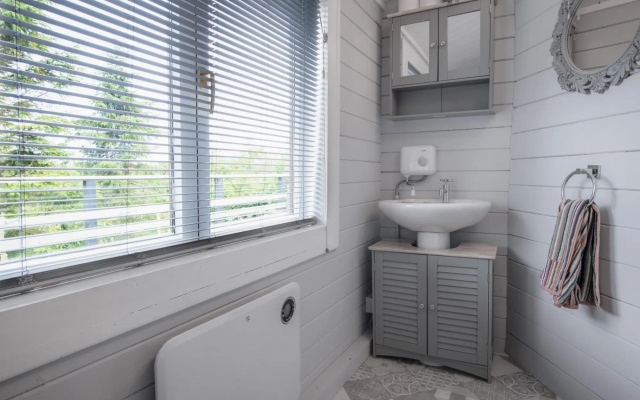 The Lodge At Sheepswalk Farm - 2 Bedroom Lodge - Stepaside
