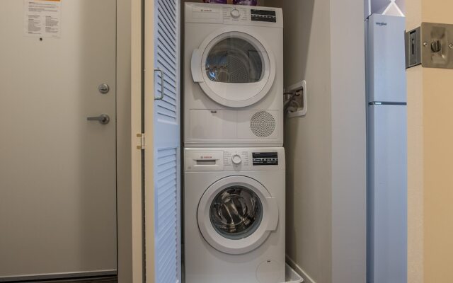 1 BR & 2 BR Apt in Central Business District by Frontdesk