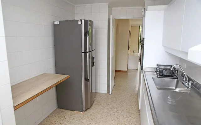 Saint Geny By Nomad Guru