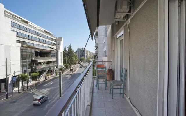 Baroness Apartment in Piraeus